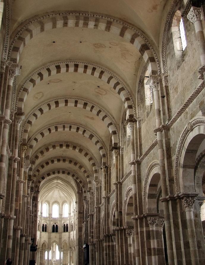 Basilique de Vézelay Nef et choeur SFA Délégués régionaux sainte-marie-madeleine Vézelay